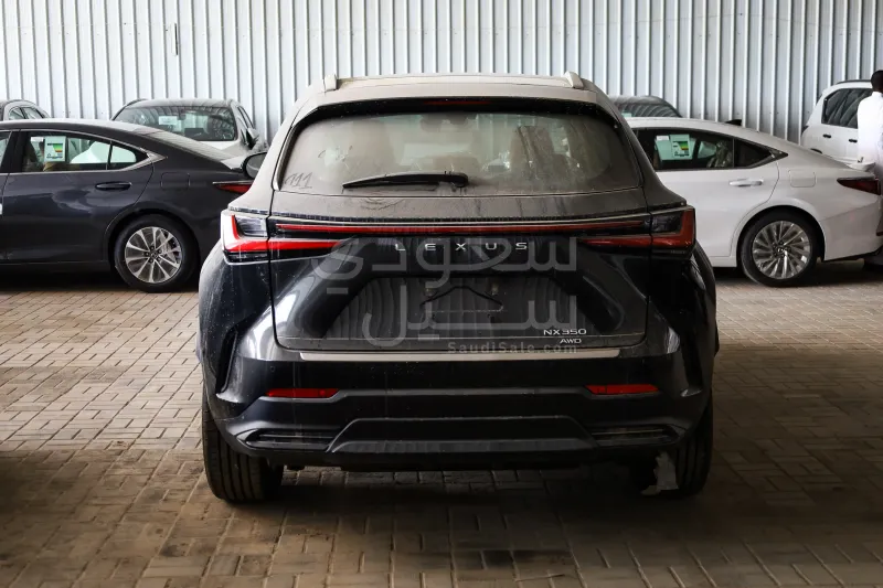 2025 لكزس إن إكس 350