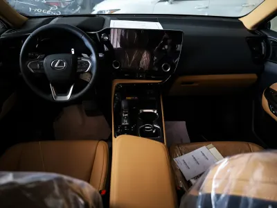 2025 لكزس إن إكس 350