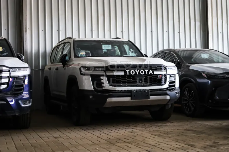 2025 تويوتا لاند كروزر جي ار سبورت