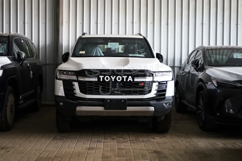 2025 تويوتا لاند كروزر جي ار سبورت