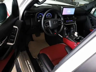 2025 تويوتا لاند كروزر جي ار سبورت