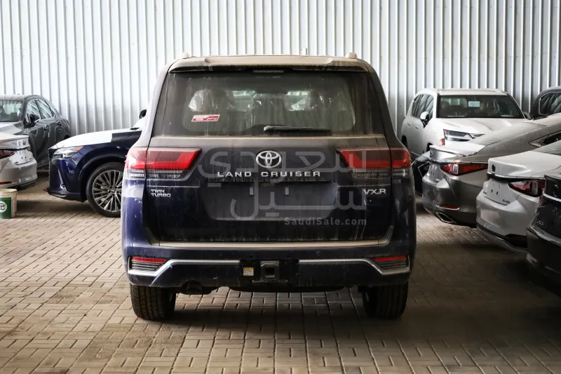 2024 تويوتا لاند كروزر في اكس ار