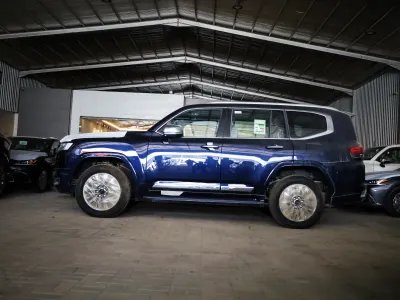 2024 تويوتا لاند كروزر في اكس ار