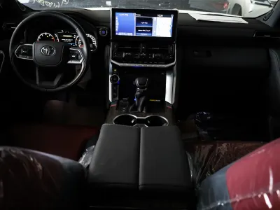 2024 تويوتا لاند كروزر في اكس ار