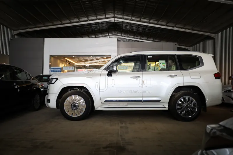 2024 تويوتا لاند كروزر في اكس