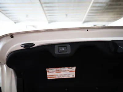 2025 لكزس إي إس 250