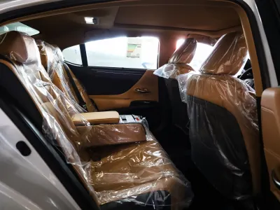 2025 لكزس إي إس 250