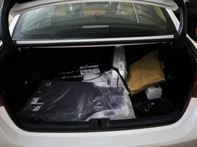 2025 لكزس إي إس 250