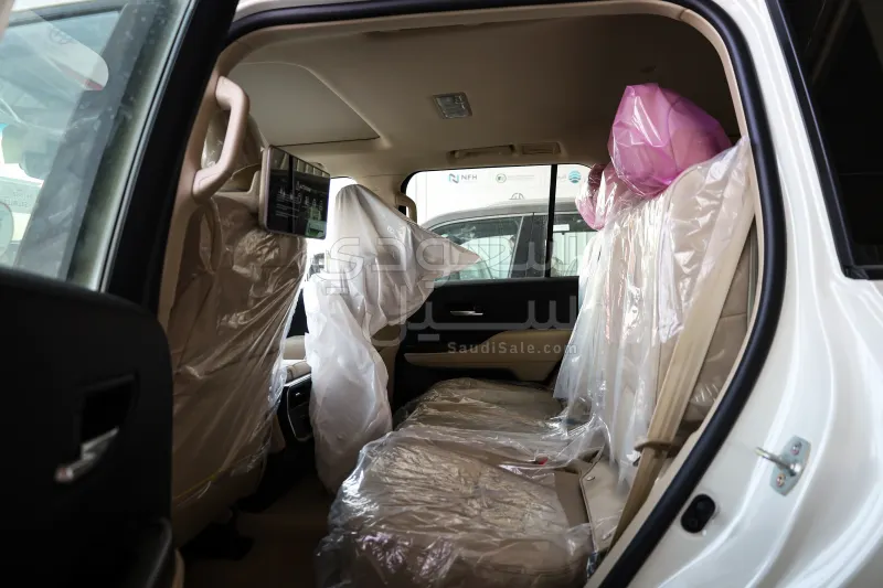 2025 تويوتا لاند كروزر جي اكس ار