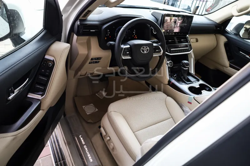 2025 تويوتا لاند كروزر جي اكس ار