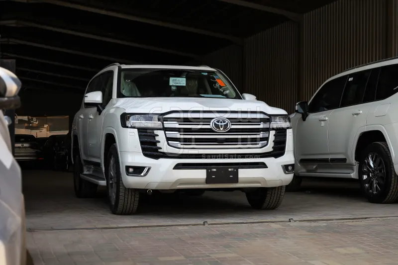 2025 تويوتا لاند كروزر جي اكس ار