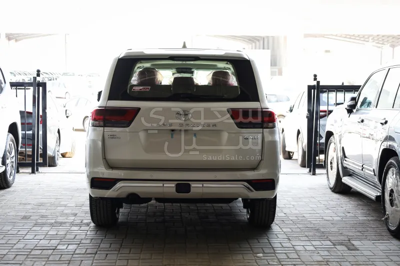 2025 تويوتا لاند كروزر جي اكس ار