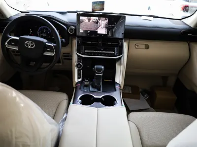 2025 تويوتا لاند كروزر جي اكس ار