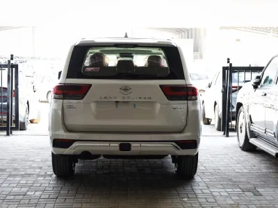 2025 تويوتا لاند كروزر جي اكس ار