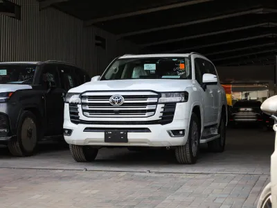 2025 تويوتا لاند كروزر جي اكس ار