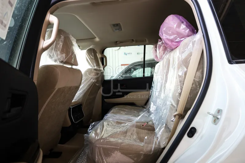 2025 تويوتا لاند كروزر جي اكس ار