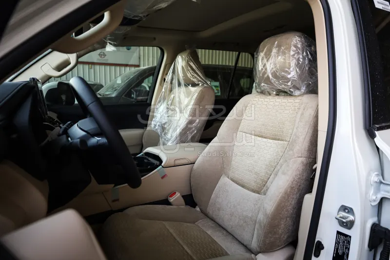 2025 تويوتا لاند كروزر جي اكس ار