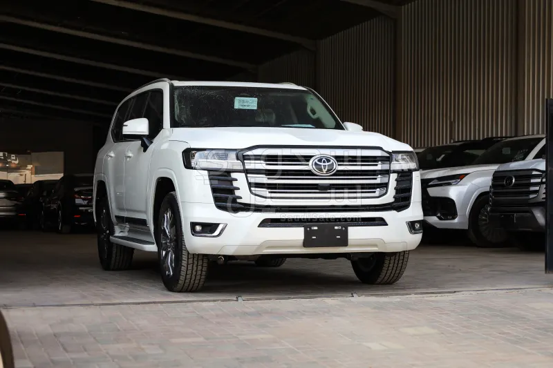 2025 تويوتا لاند كروزر جي اكس ار