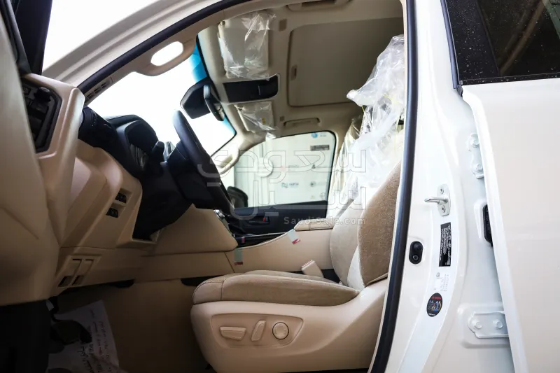 2025 تويوتا لاند كروزر جي اكس ار