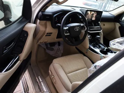 2025 تويوتا لاند كروزر جي اكس ار