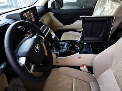 2025 تويوتا لاند كروزر جي اكس ار