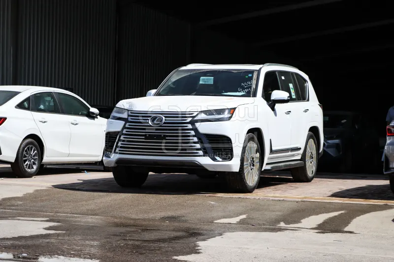 2025 لكزس إل إكس 600