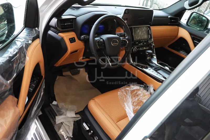 2025 لكزس إل إكس 600