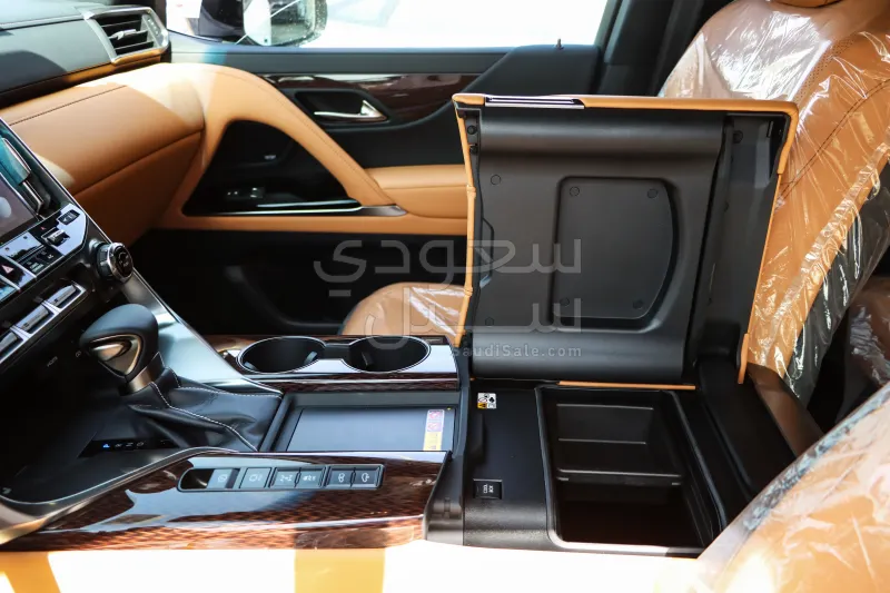 2025 لكزس إل إكس 600