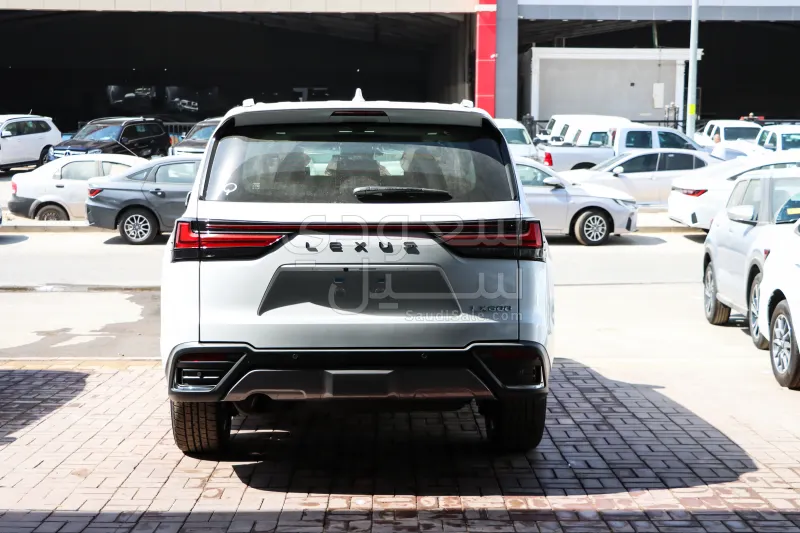 2025 لكزس إل إكس 600