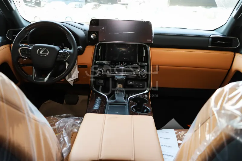 2025 لكزس إل إكس 600