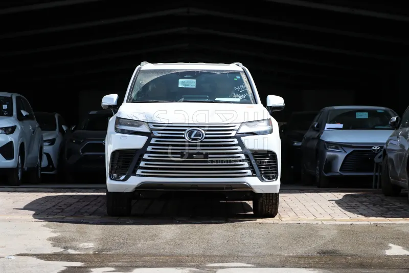 2025 لكزس إل إكس 600