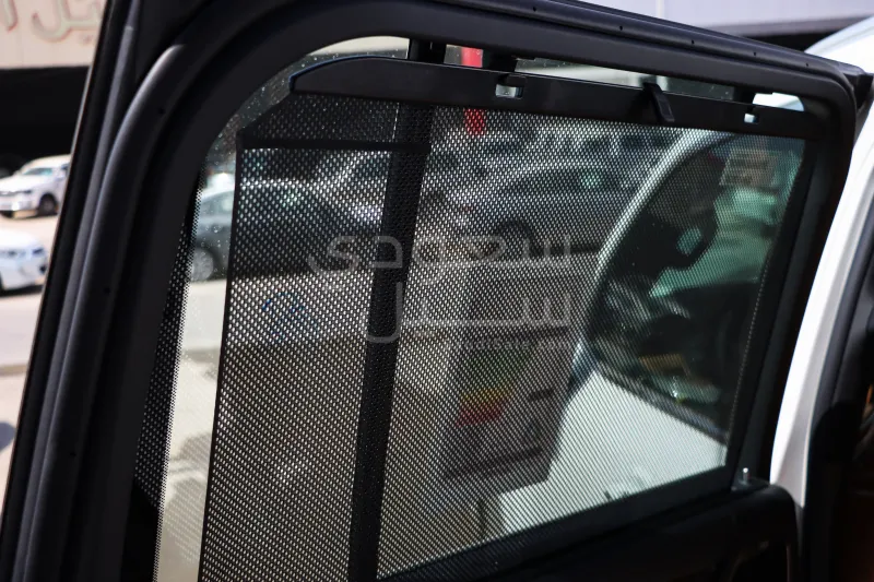 2025 لكزس إل إكس 600