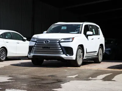 2025 لكزس إل إكس 600