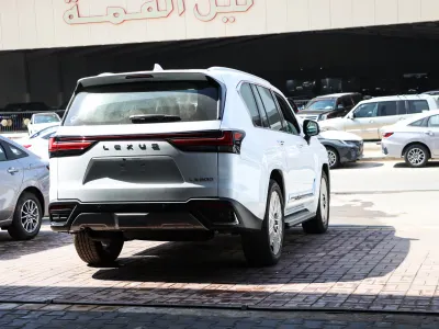 2025 لكزس إل إكس 600