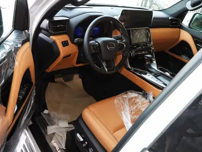 2025 لكزس إل إكس 600