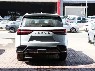 2025 لكزس إل إكس 600