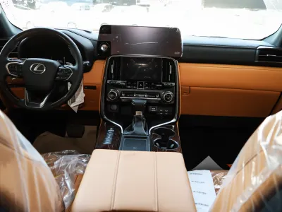 2025 لكزس إل إكس 600