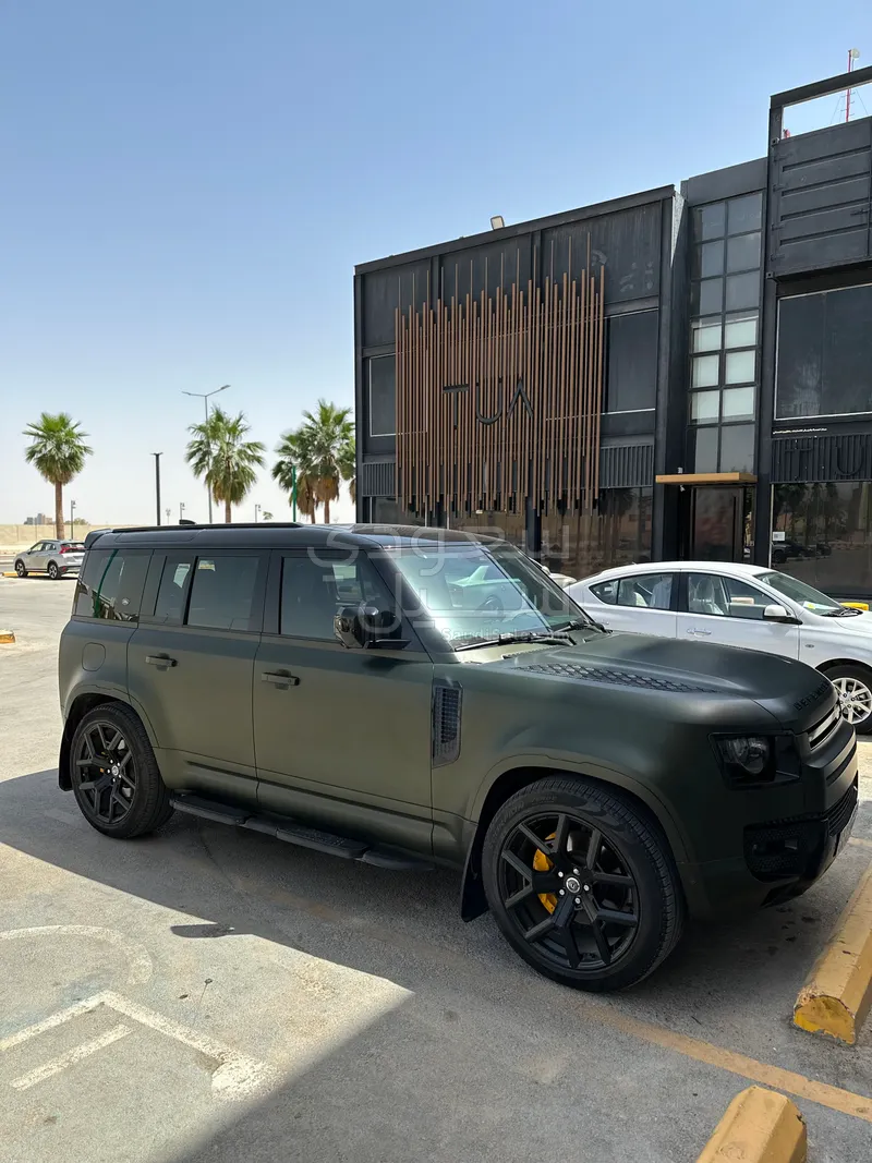 2020 لاند روفر ديفيندر 110