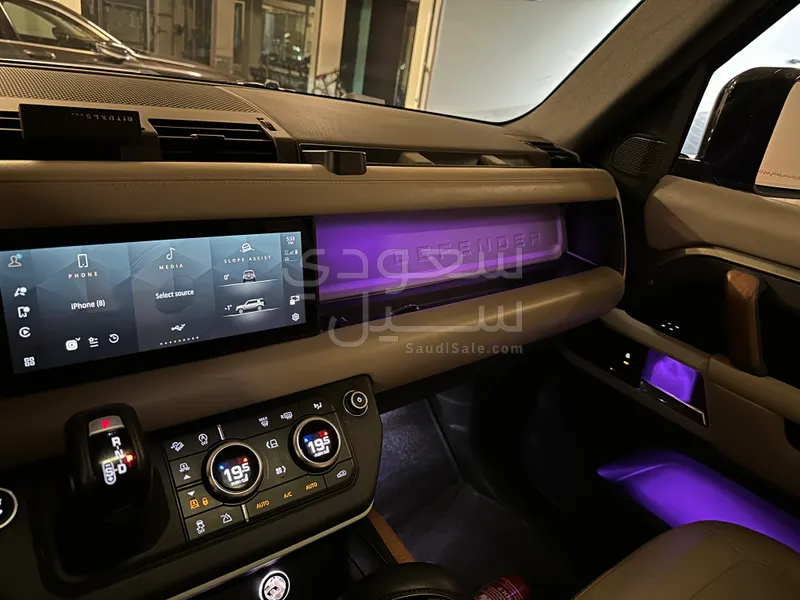 2020 لاند روفر ديفيندر 110