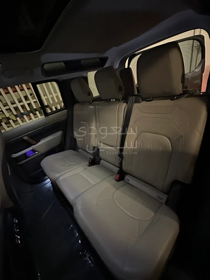 2020 لاند روفر ديفيندر 110