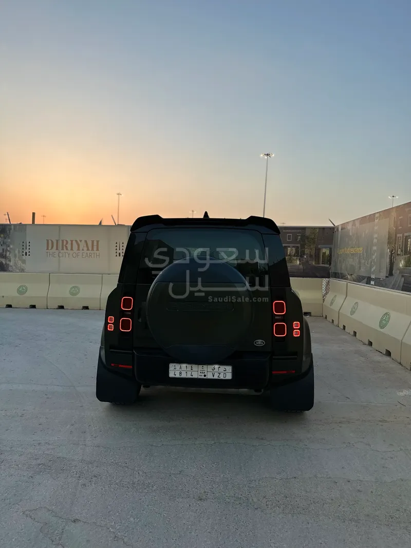 2020 لاند روفر ديفيندر 110