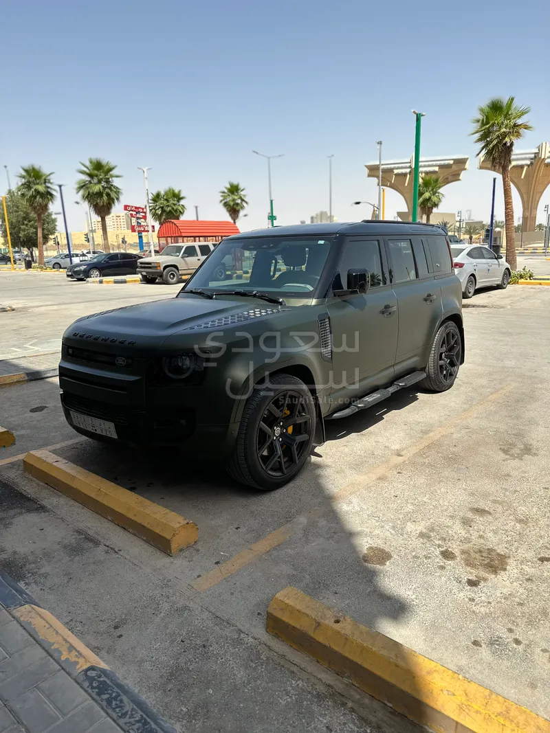2020 لاند روفر ديفيندر 110