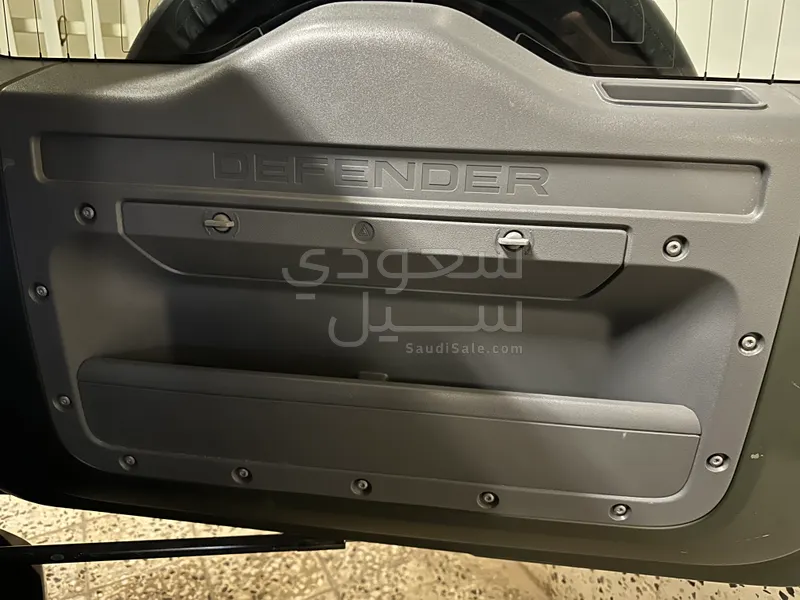 2020 لاند روفر ديفيندر 110