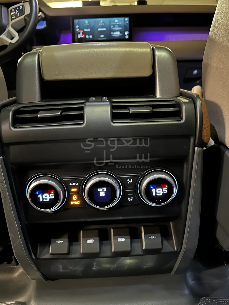 2020 لاند روفر ديفيندر 110