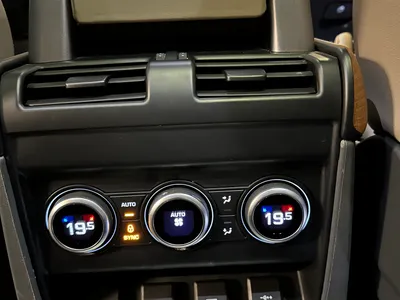 2020 لاند روفر ديفيندر 110