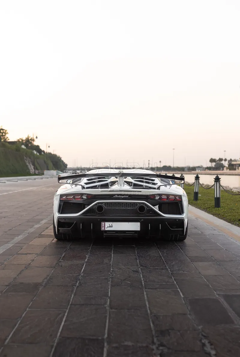 2021 لمبرجيني افنتادور إس في جاي