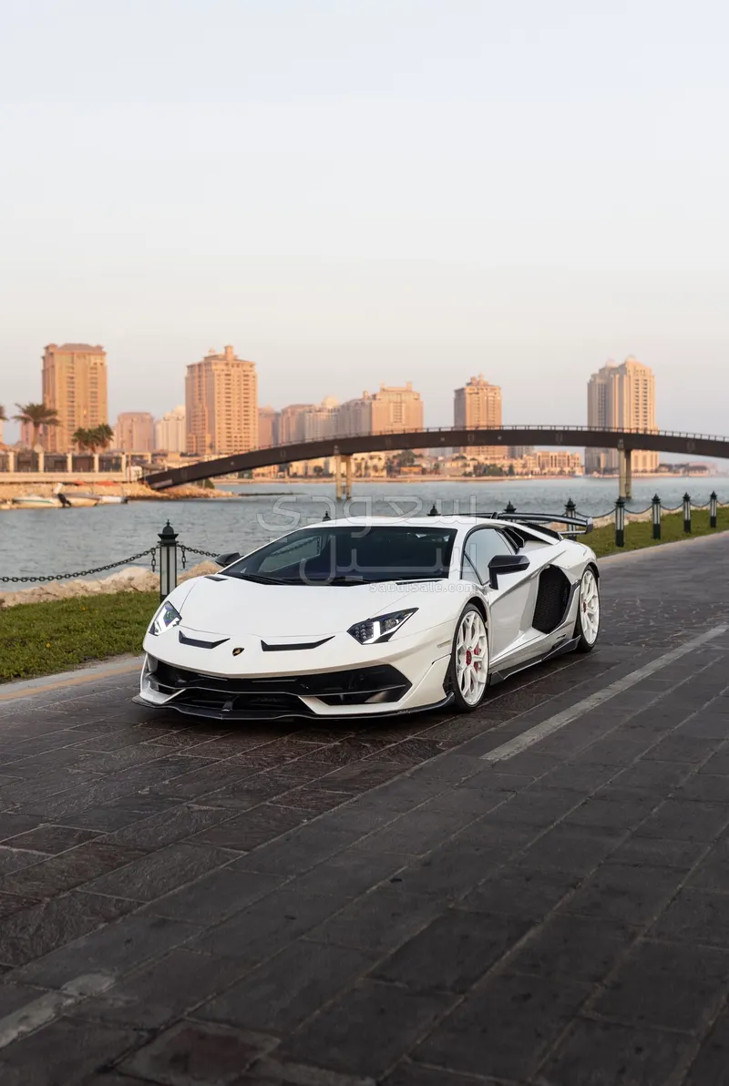 2021 لمبرجيني افنتادور إس في جاي