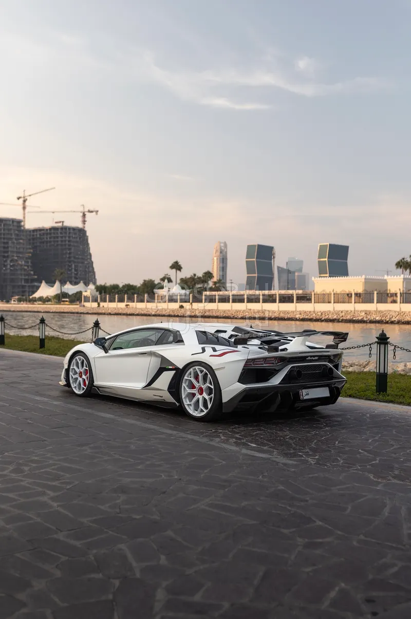2021 لمبرجيني افنتادور إس في جاي