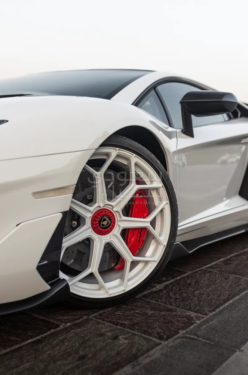 2021 لمبرجيني افنتادور إس في جاي