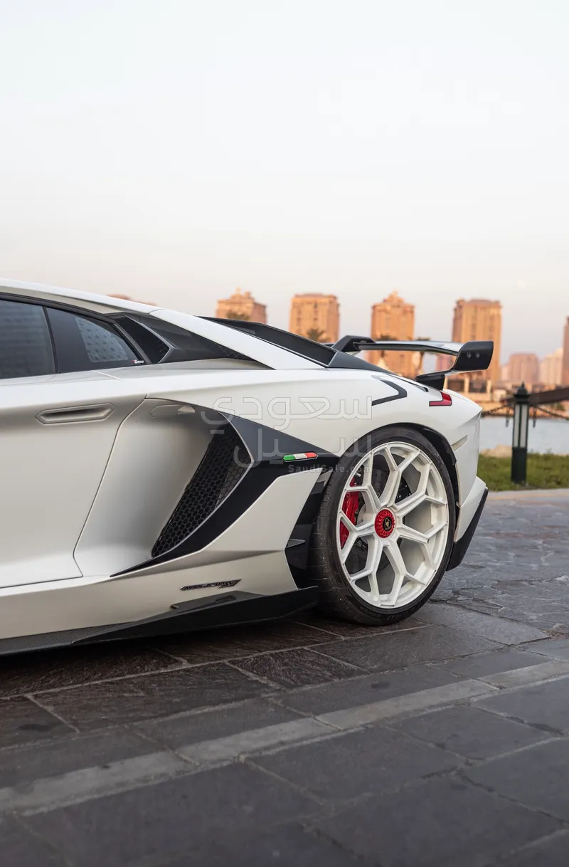 2021 لمبرجيني افنتادور إس في جاي